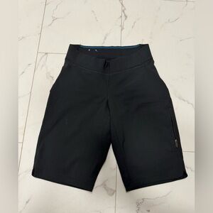 Columbia omni-shield Women's Black athletic Short - size XS